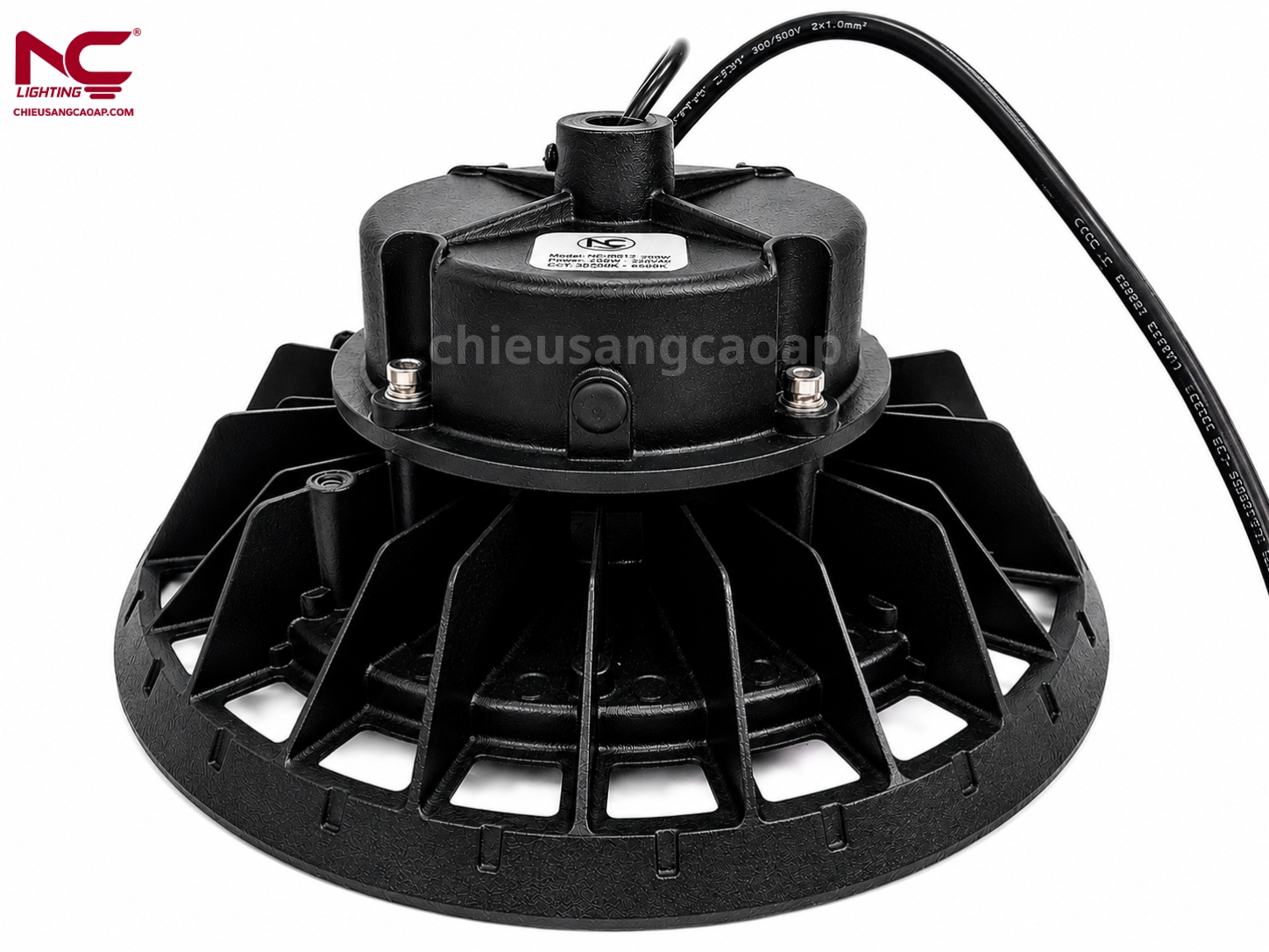 ufo-27 có cánh tản nhiệt