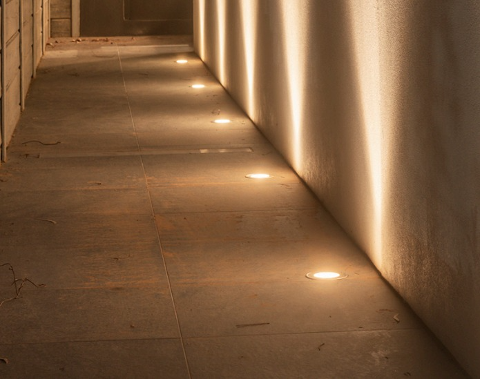 Đèn âm đất chiếu sáng hành lang